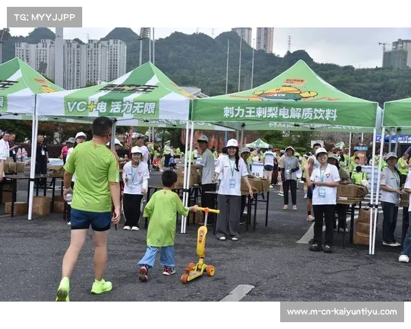 海南大雨突袭赛场 志愿者连夜奋战修复器械赛道确保赛事顺利进行 海南大雨突袭赛场 志愿者连夜奋战修复器械赛道确保赛事顺利进行
